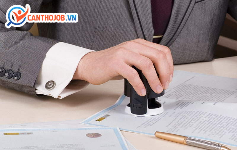 Nhân viên công chứng và pháp lý hồ sơ